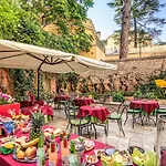 Garden Hotel 3*